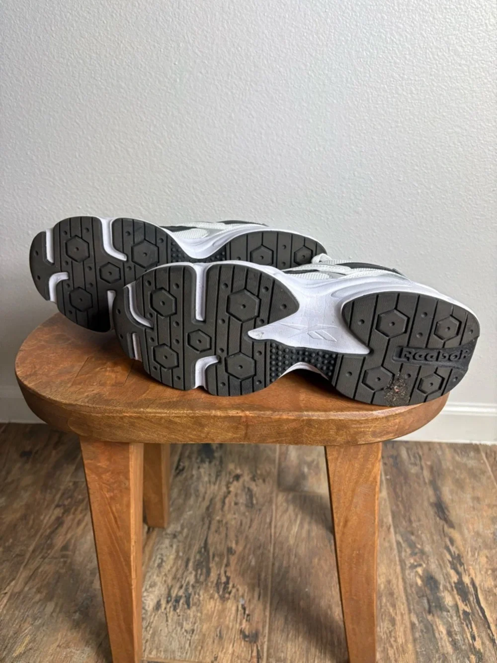 Reebok White Sneakers with Black Logo - Picture 4 of 6